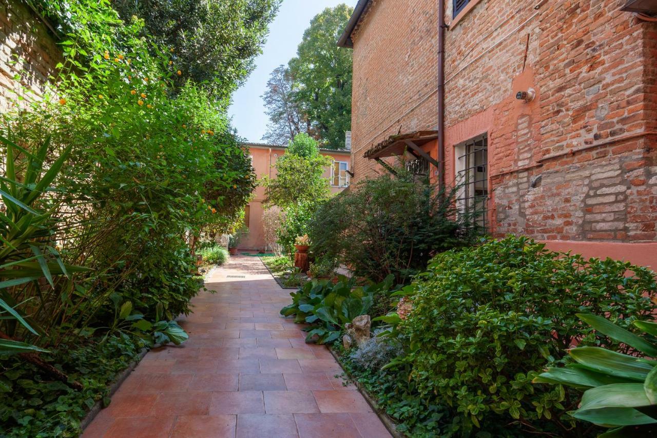 Duplex Apartment In Pieno Centro Ferrara Exterior photo
