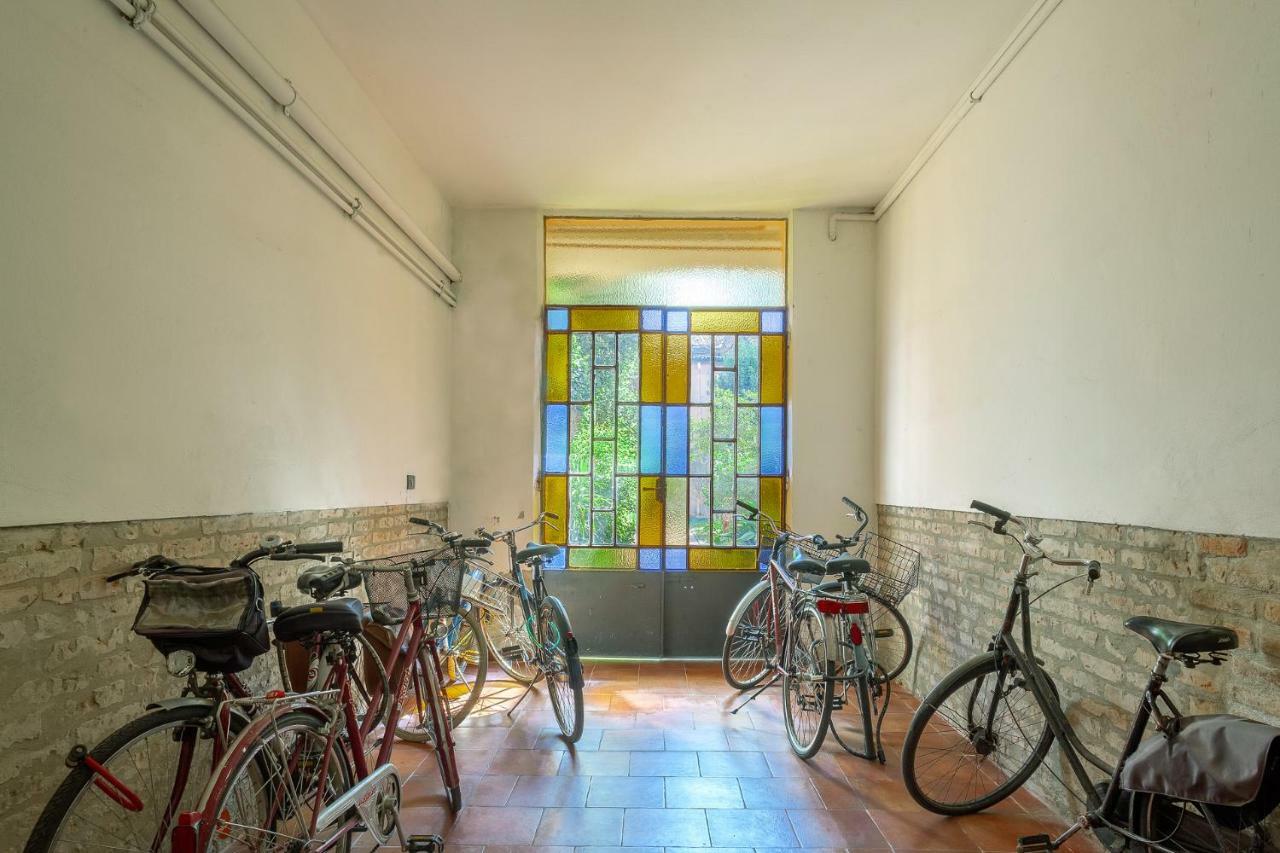 Duplex Apartment In Pieno Centro Ferrara Exterior photo
