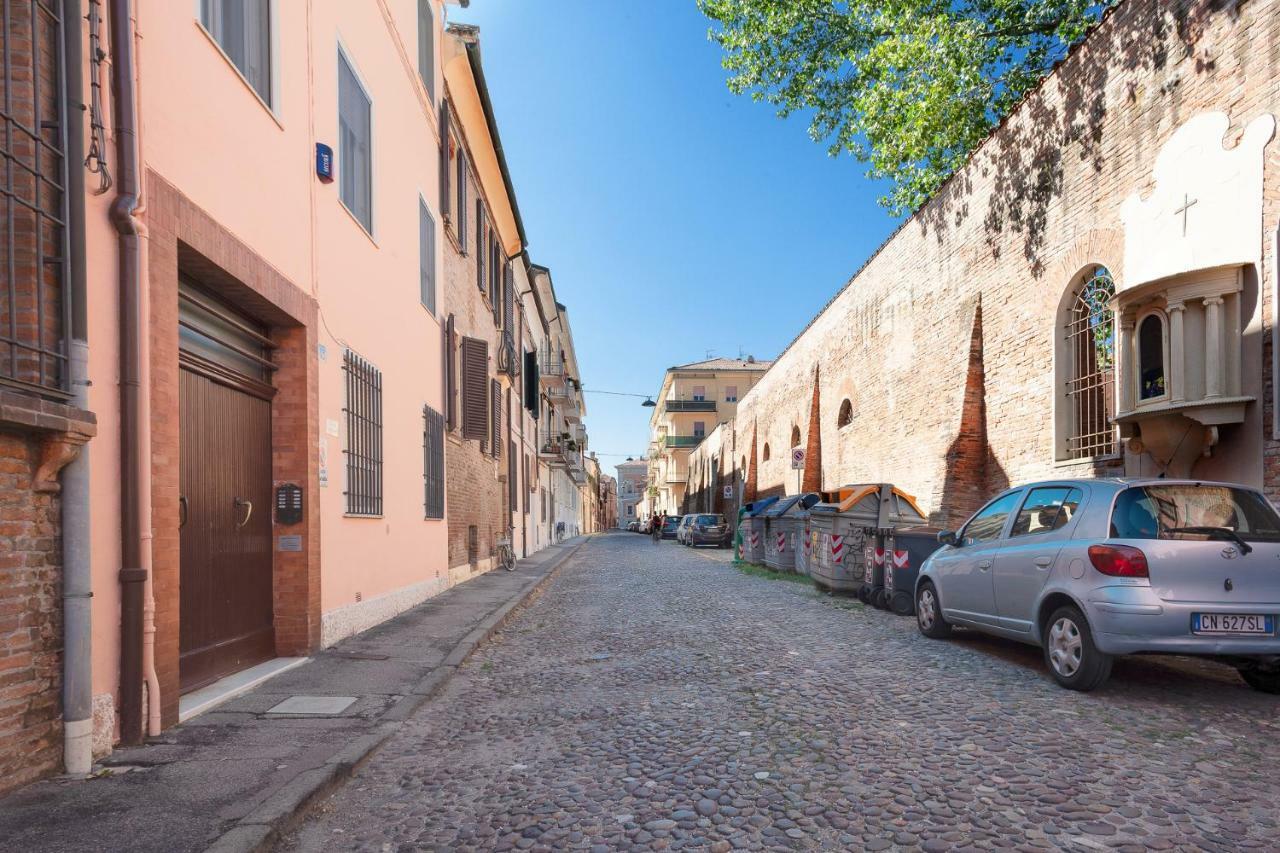 Duplex Apartment In Pieno Centro Ferrara Exterior photo